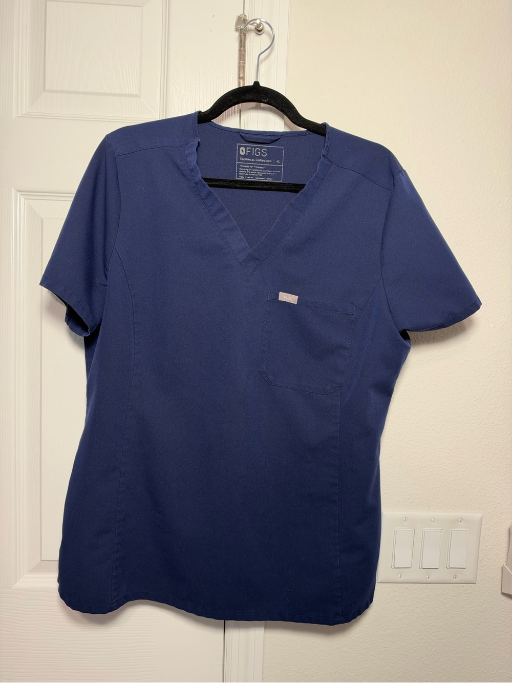FIGS Women’s Short Sleeve V-Neck Top - Navy